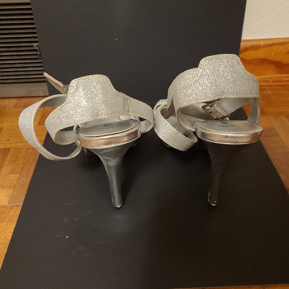 Pumps - Picture 3 of 6